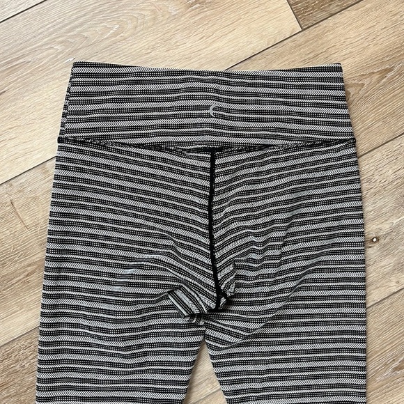 Zyia Active Aztec Adrenaline Black Striped 7/8 Leggings - Picture 8 of 11